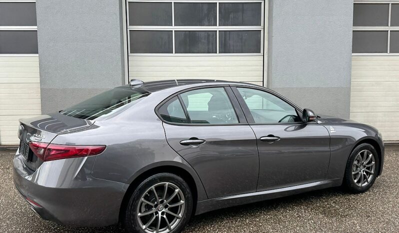 Alfa Romeo Giulia Super 2,0 200 AT8 RWD full