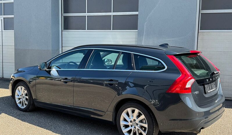 Volvo V60 D3 Momentum full