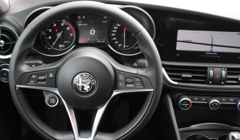 Alfa Romeo Giulia Super 2,0 200 AT8 RWD full