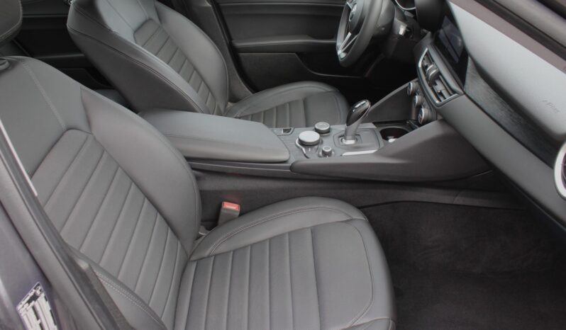 Alfa Romeo Giulia Super 2,0 200 AT8 RWD full