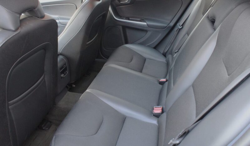 Volvo V60 D3 Momentum full