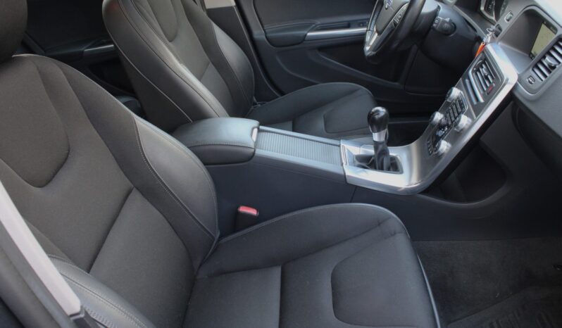 Volvo V60 D3 Momentum full