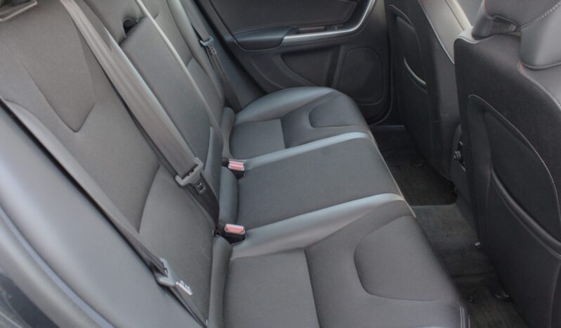 Volvo V60 D3 Momentum full