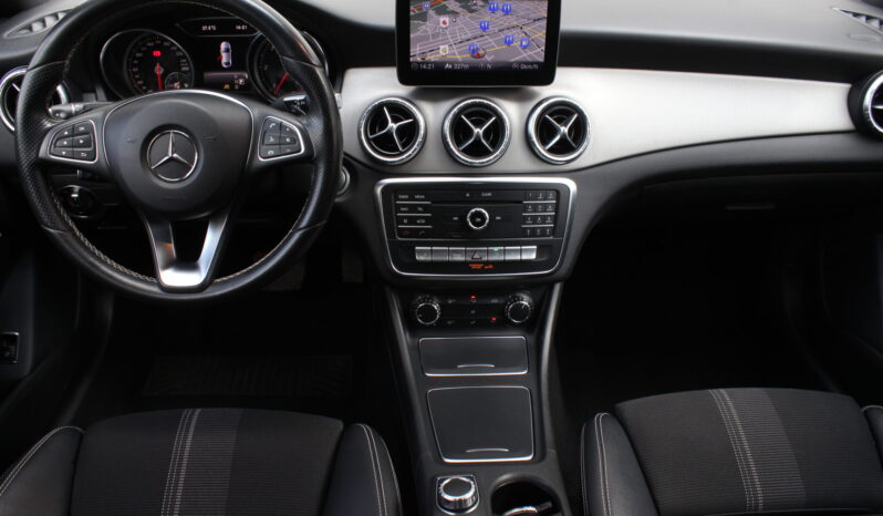 Mercedes-Benz CLA 200 d Aut. full
