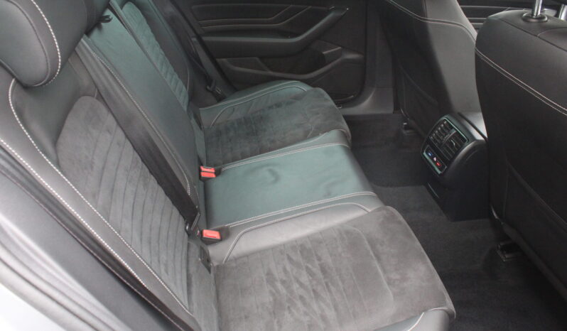 VW Passat Variant Elegance 2,0 TDI DSG *R-LINE* full