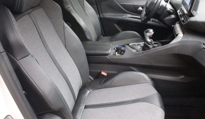 Peugeot 5008 PureTech 130 Allure Pack *7-SITZER* full